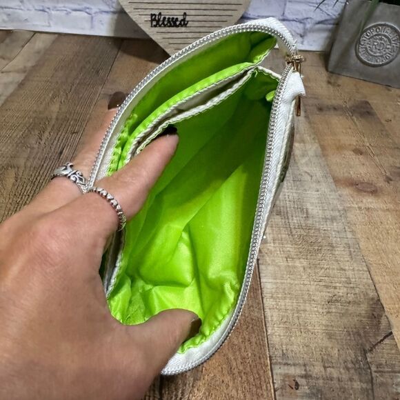 Boxlunch x lucasfilm x bio world x Star Wars x mandalorian the child pouch - Picture 6 of 13